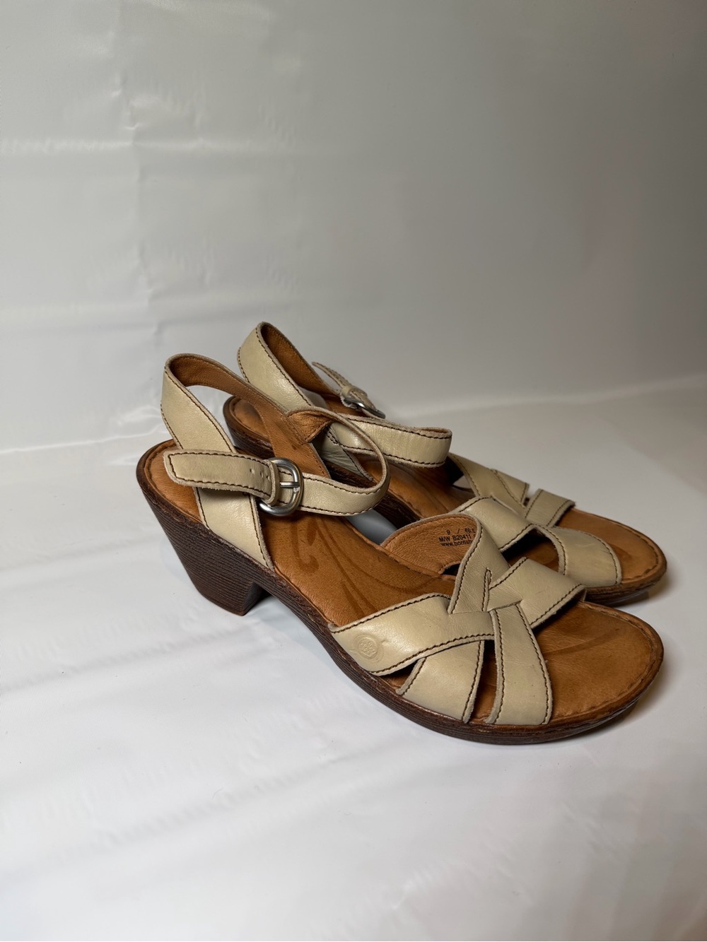 Born Belinda Beige Leather Slingback Sandals Low Block Heel size 9
